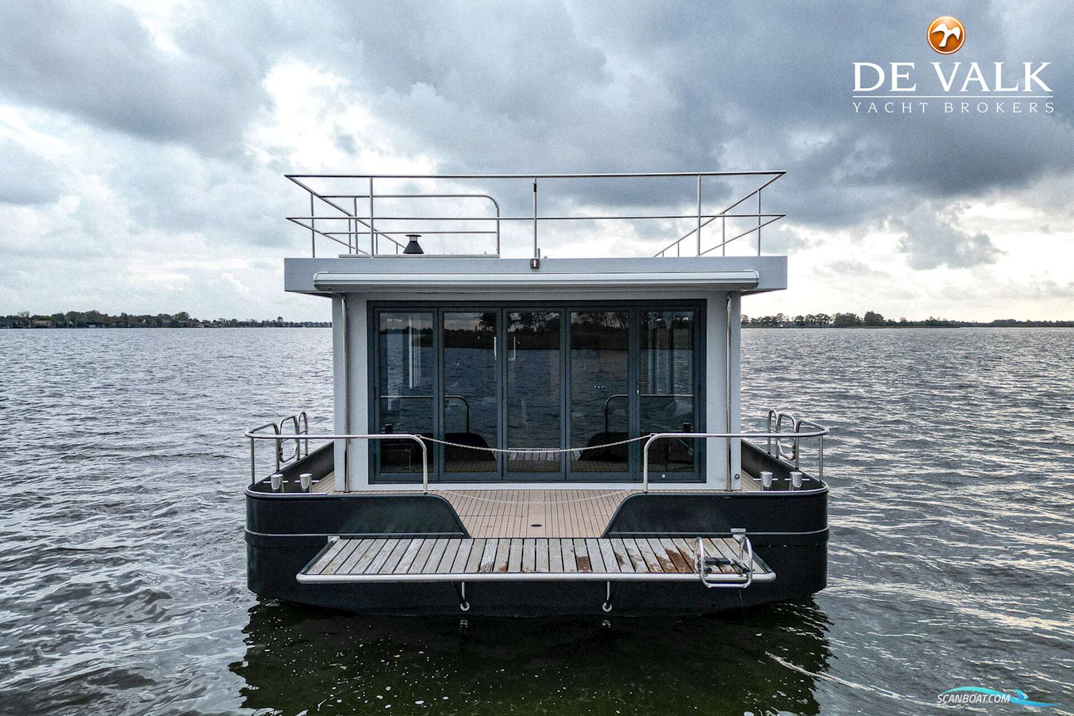 Houseboat Waterloft Luxemotor