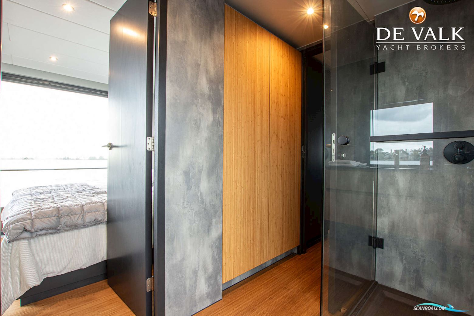 Houseboat Waterloft Luxemotor