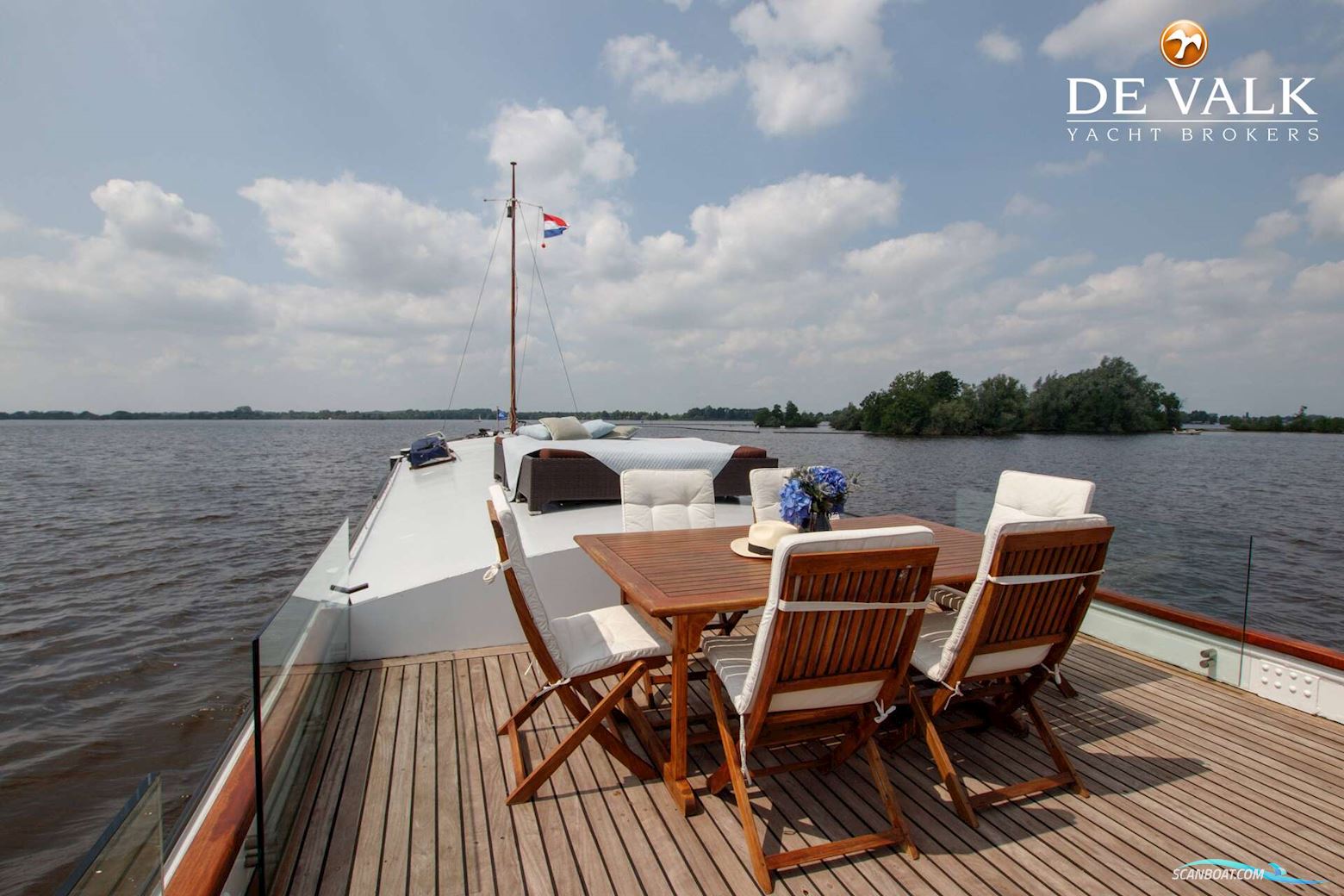 Houseboat Waterloft Luxemotor Spitz 38M