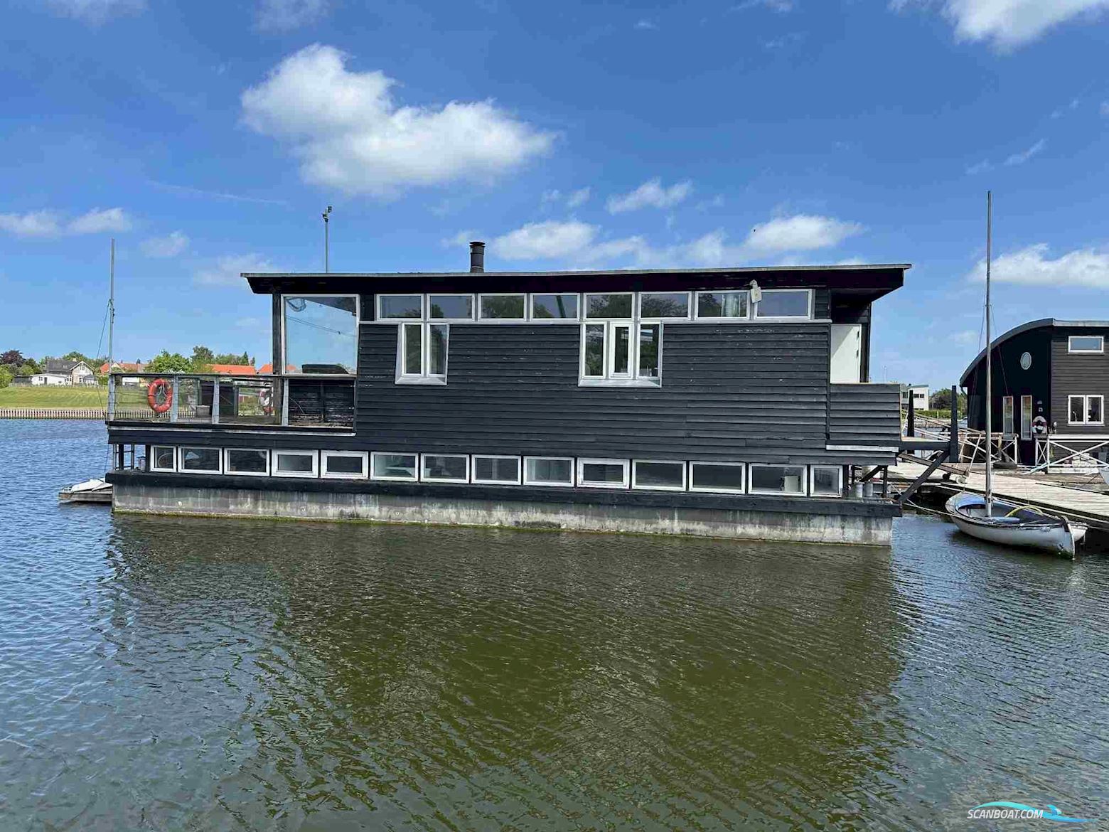 Husbåd i 2 Plan 164m2 Husbåd i 2 Plan Hus- / Bobåt / Flodbåd 2007, Danmark