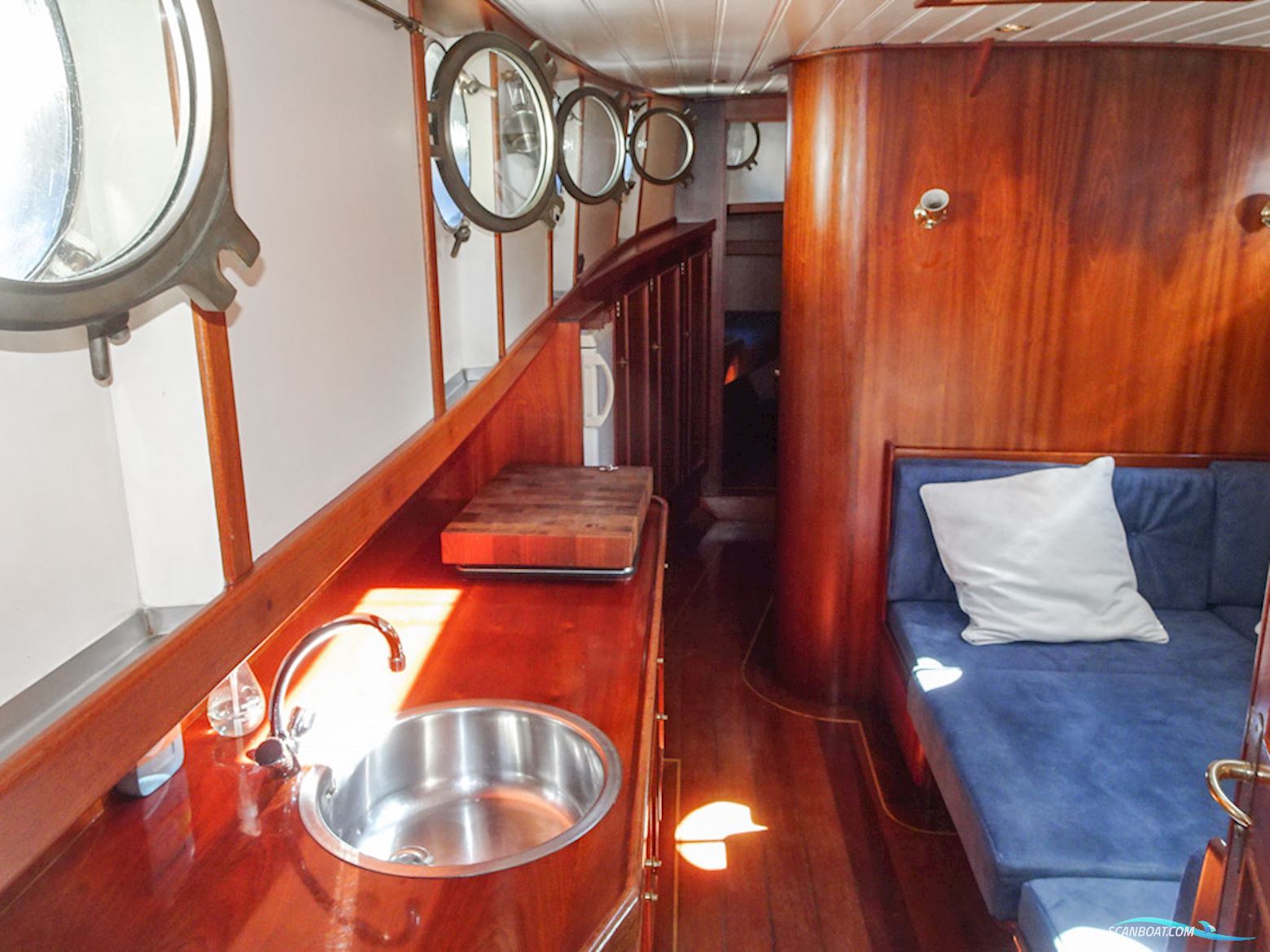 Kotter varend woonschip 14.95