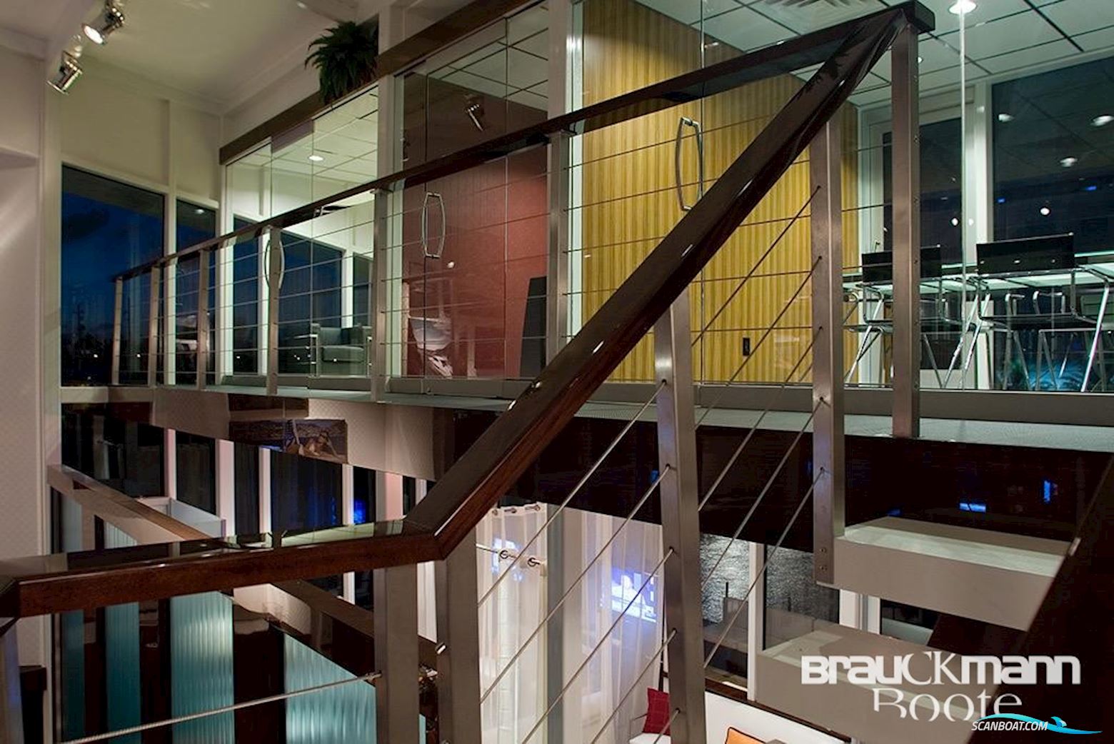 Lazzara Marine Präsentations-Hausboot