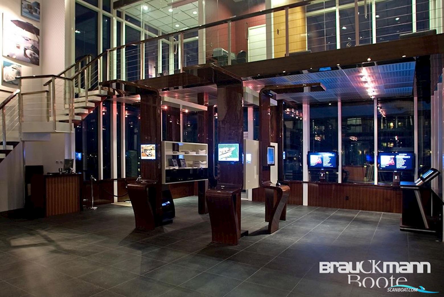 Lazzara Marine Präsentations-Hausboot