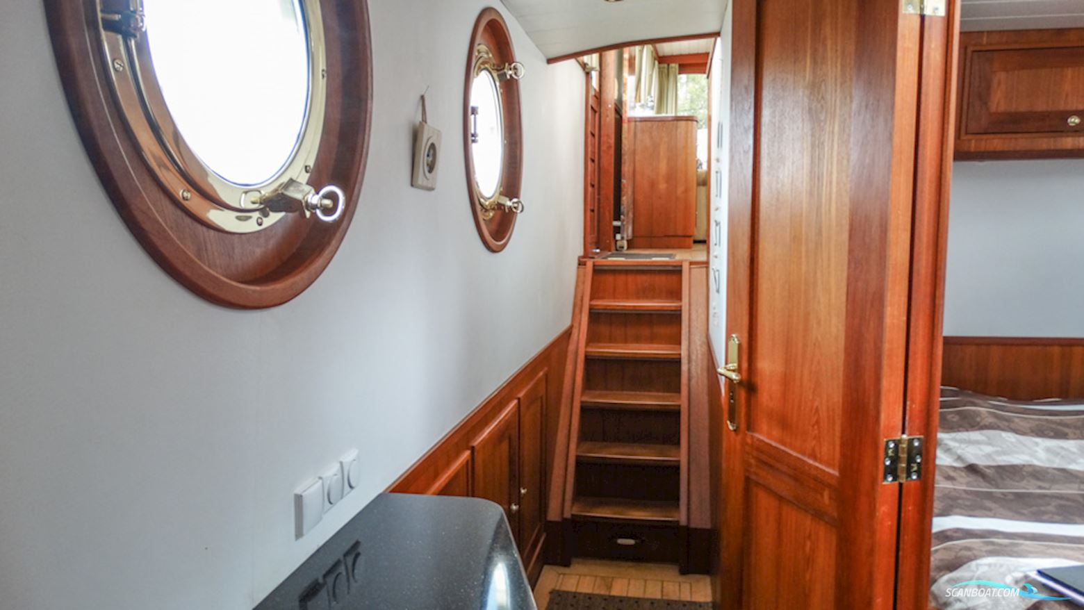 Luxe Motor 16.20 Deckhouse