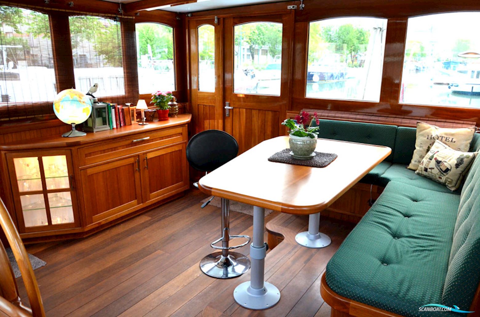 Luxe Motor Cruise 19.75