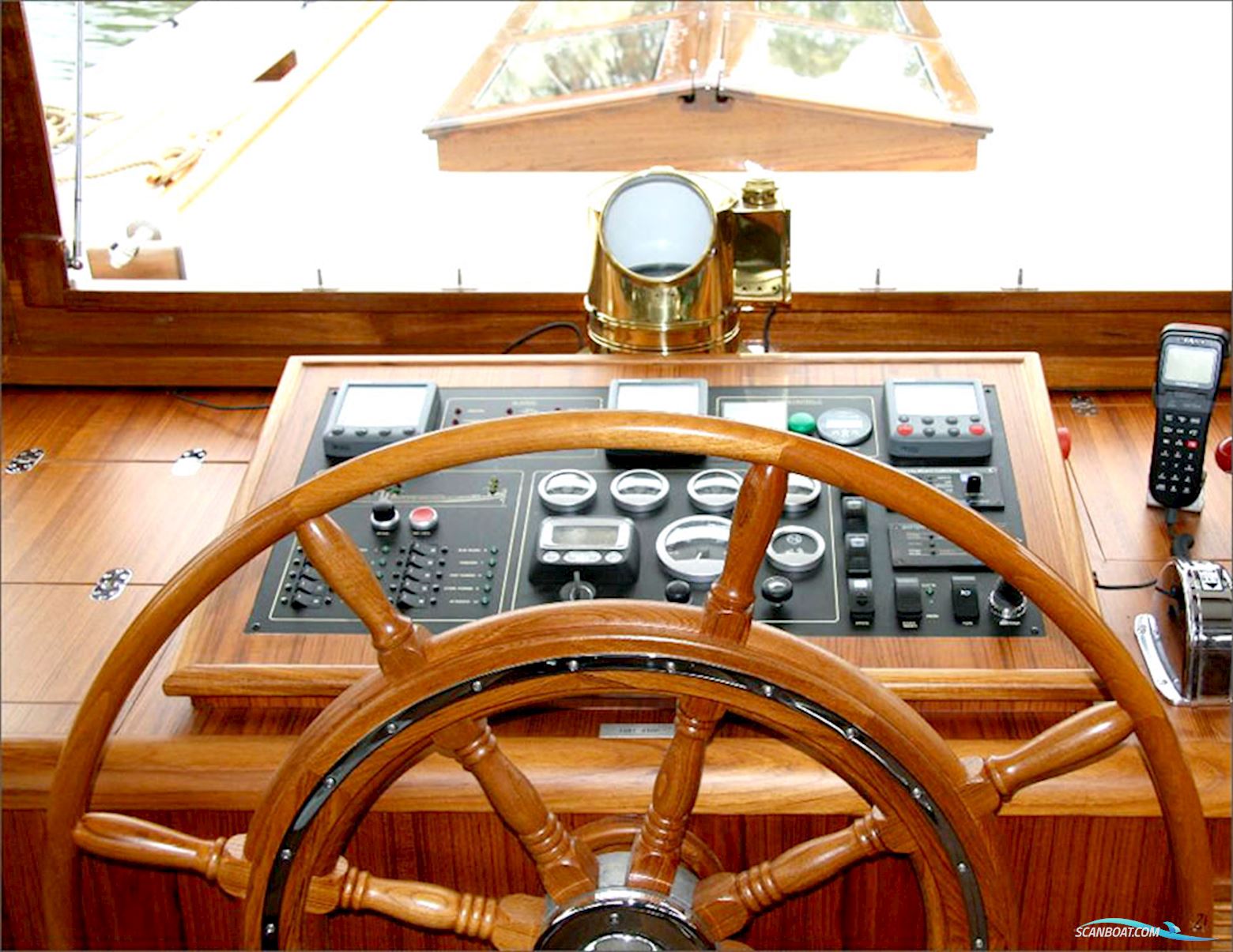 Luxe Motor Cruise 19.75