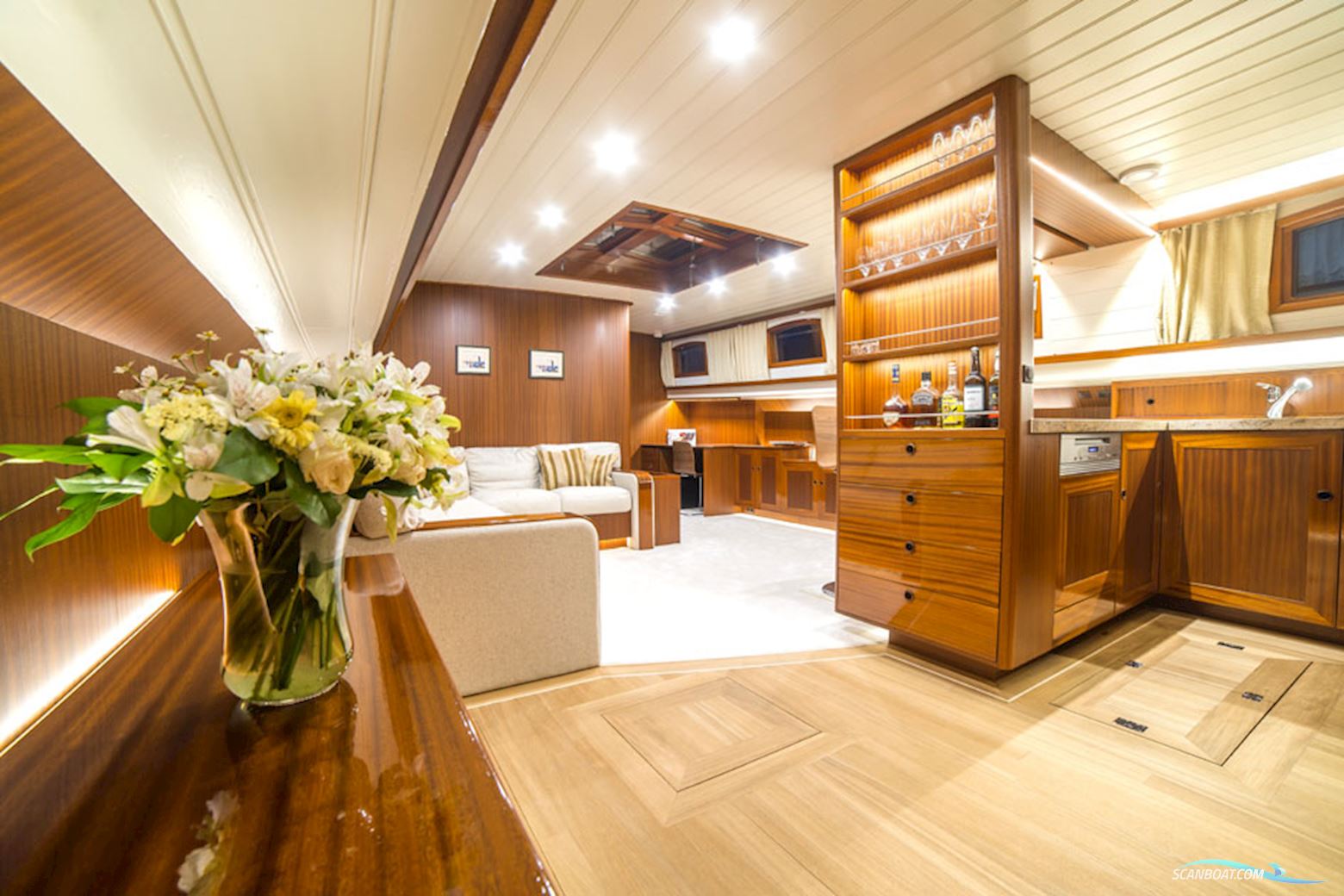 Luxe Motor Cruise 19.75