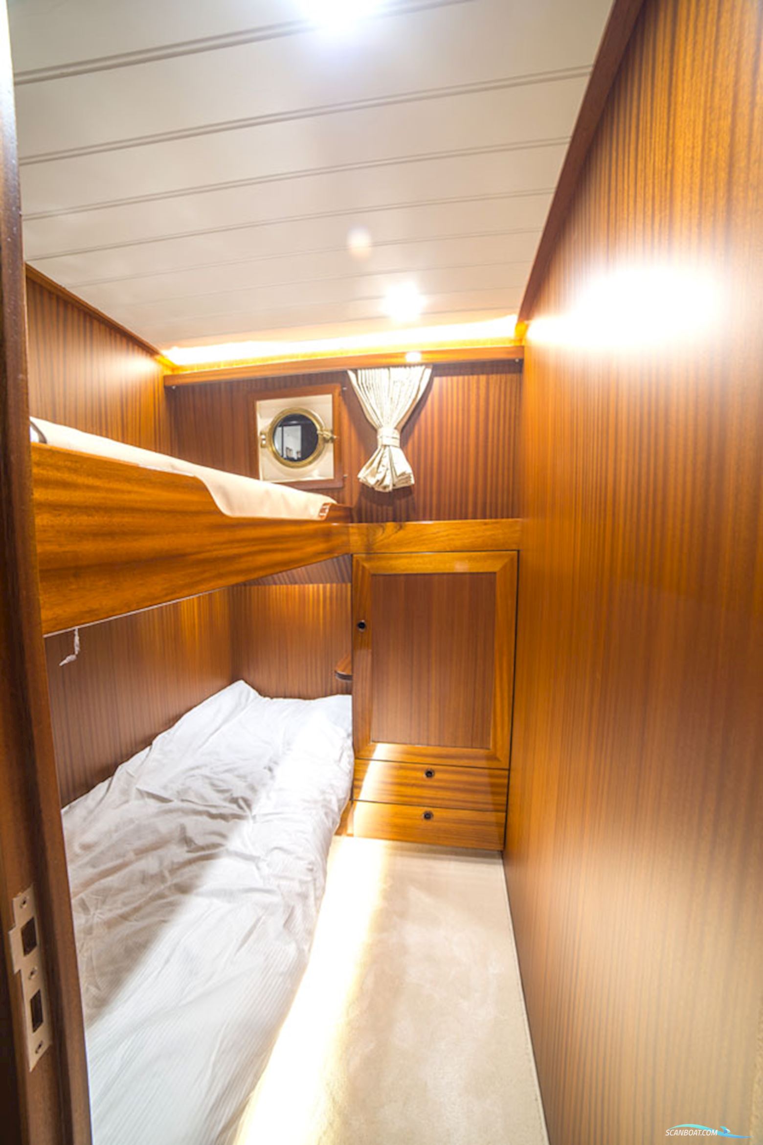 Luxe Motor Cruise 19.75