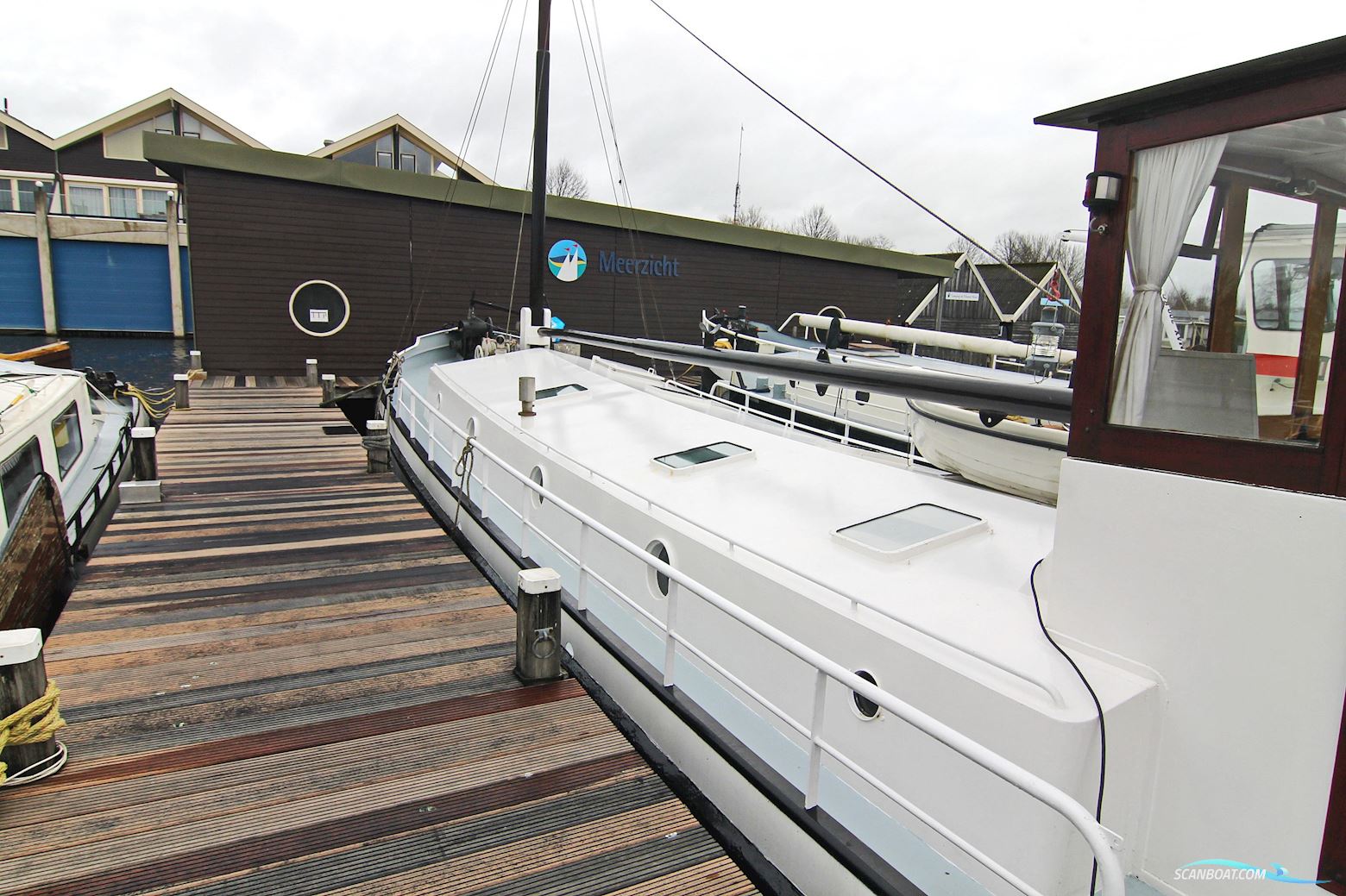 Luxe-Motor Live Aboard