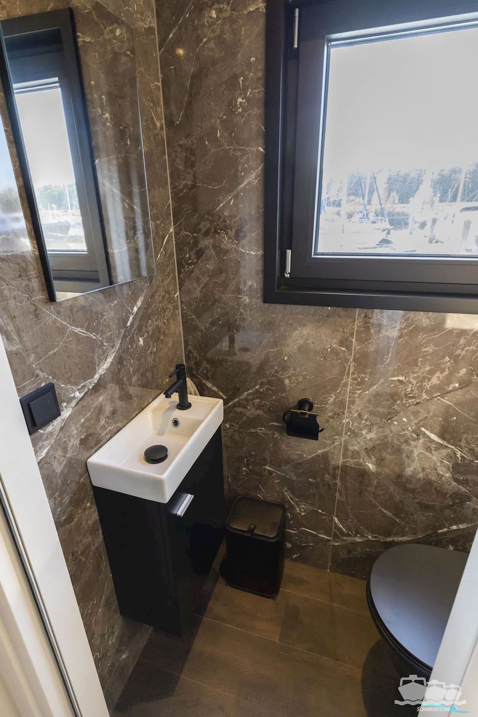 SL Houseboat Marina Den Oever, inclusief ligplaats