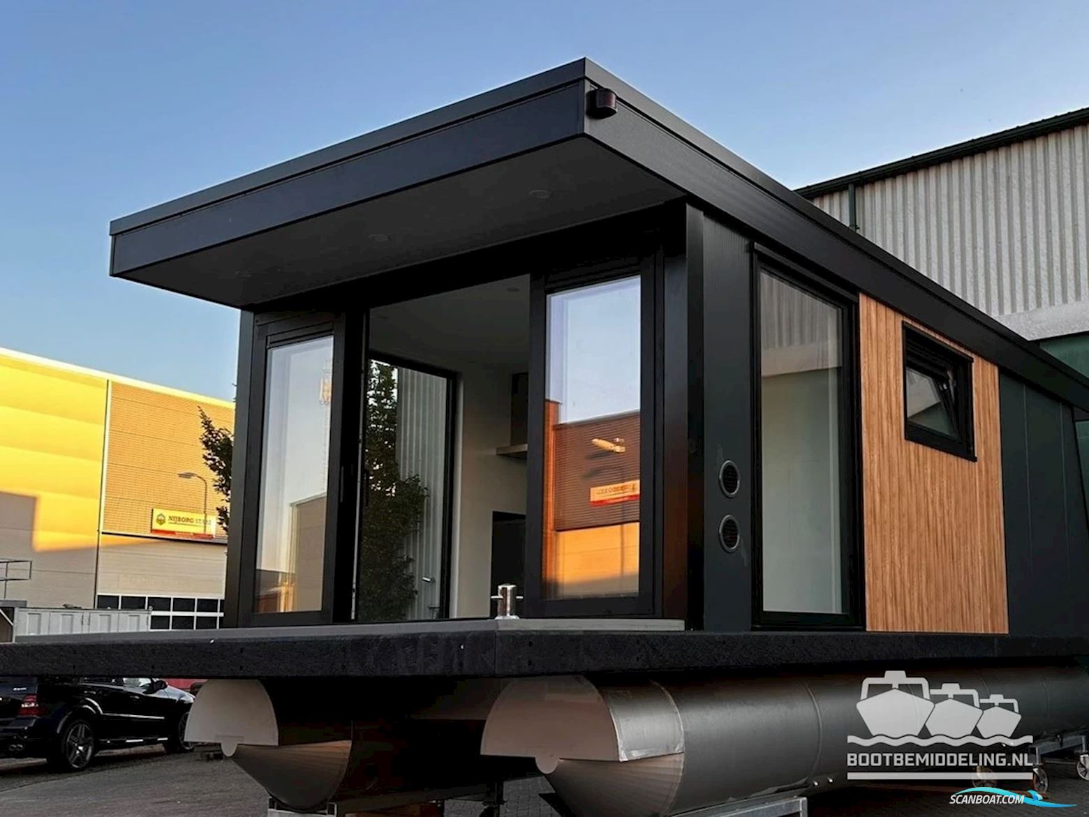 SL Houseboat Zonslag Inclusief Ligplaats Te Kerkdriel Hus- / Bobåt / Flodbåd 2023, Holland