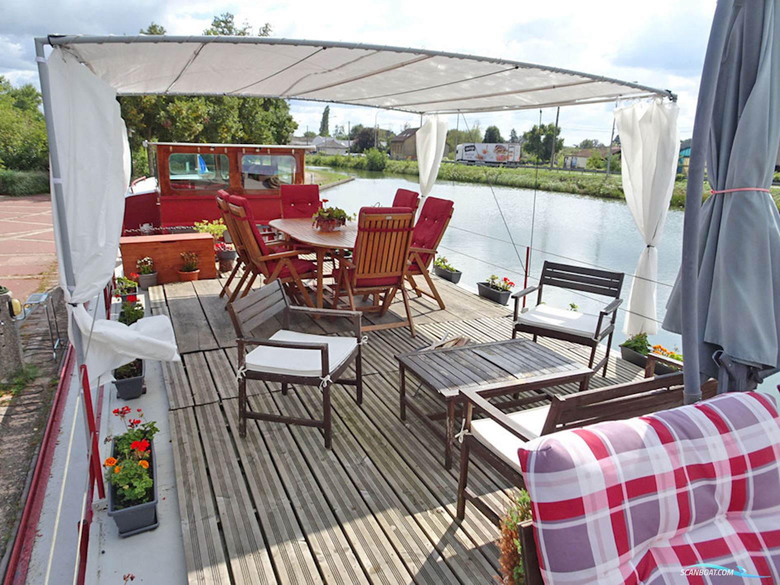 Spits Varend Woonschip 30.53 met UBC