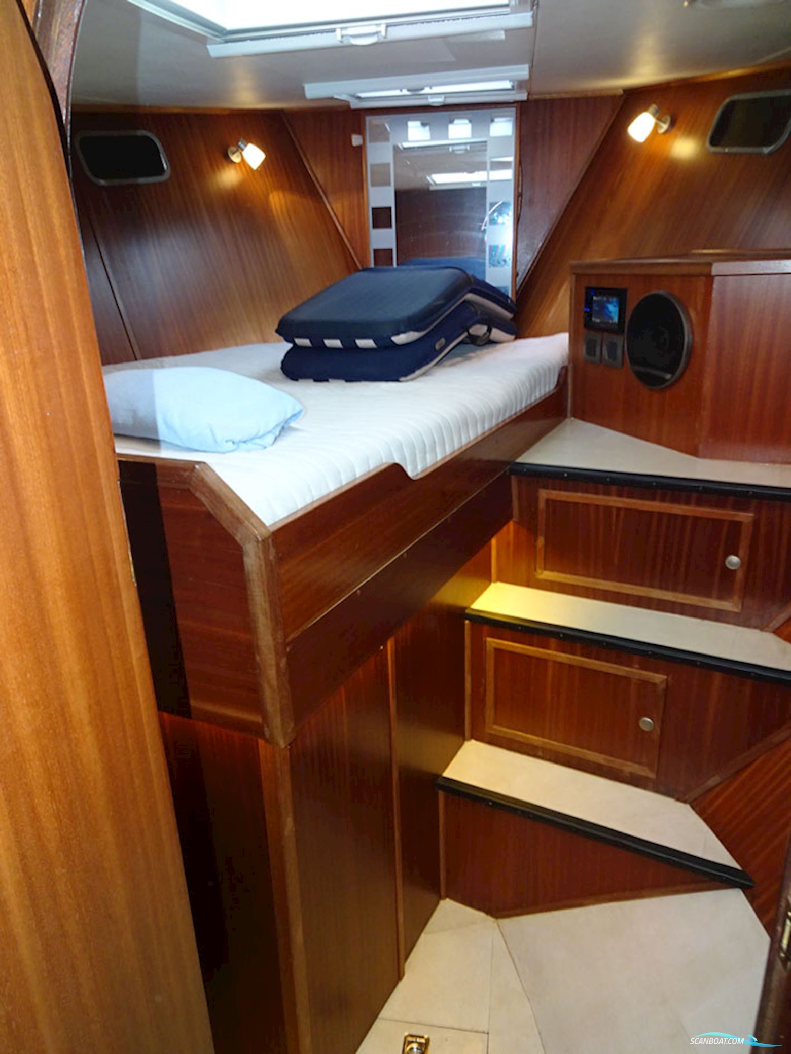 Trawlerjacht 48, Zeegaand