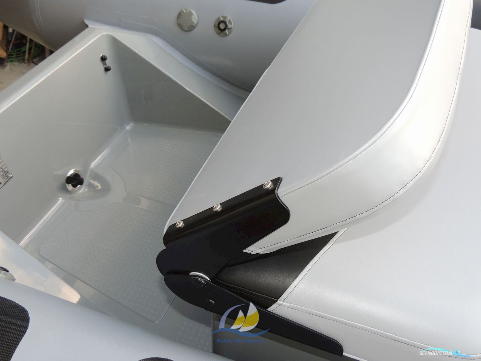 Adventure Boats Adventure Vesta 380