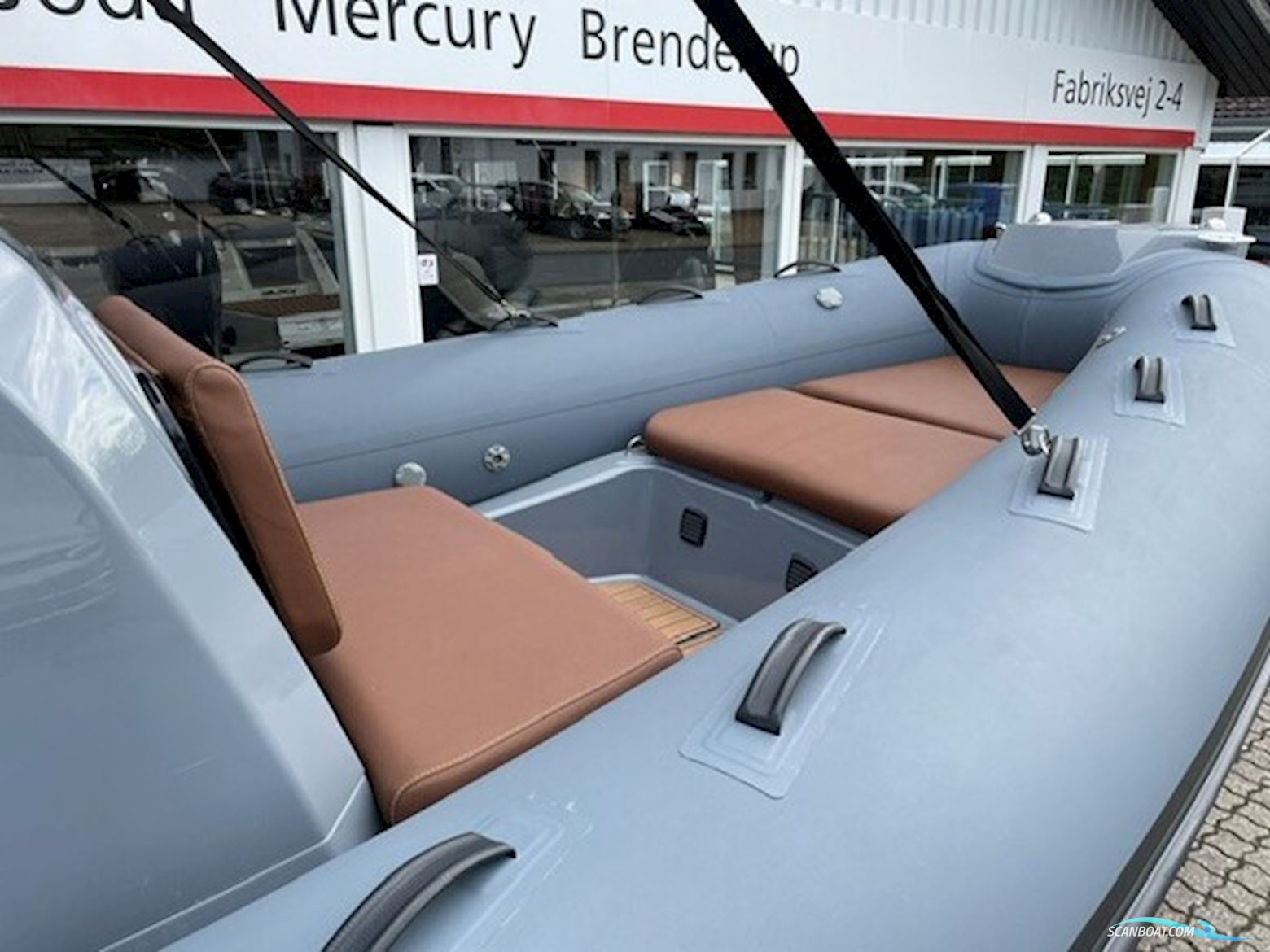 Brig Eagle 6,7 Rib Med F225 hk Mercury-Efi 4 Takt DS XL V6 3,4L og 2.000 kg Brenderup Bådtrailer.