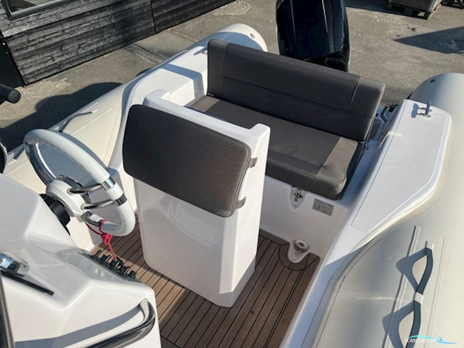 Valiant RIB 630 Classic Limited edition