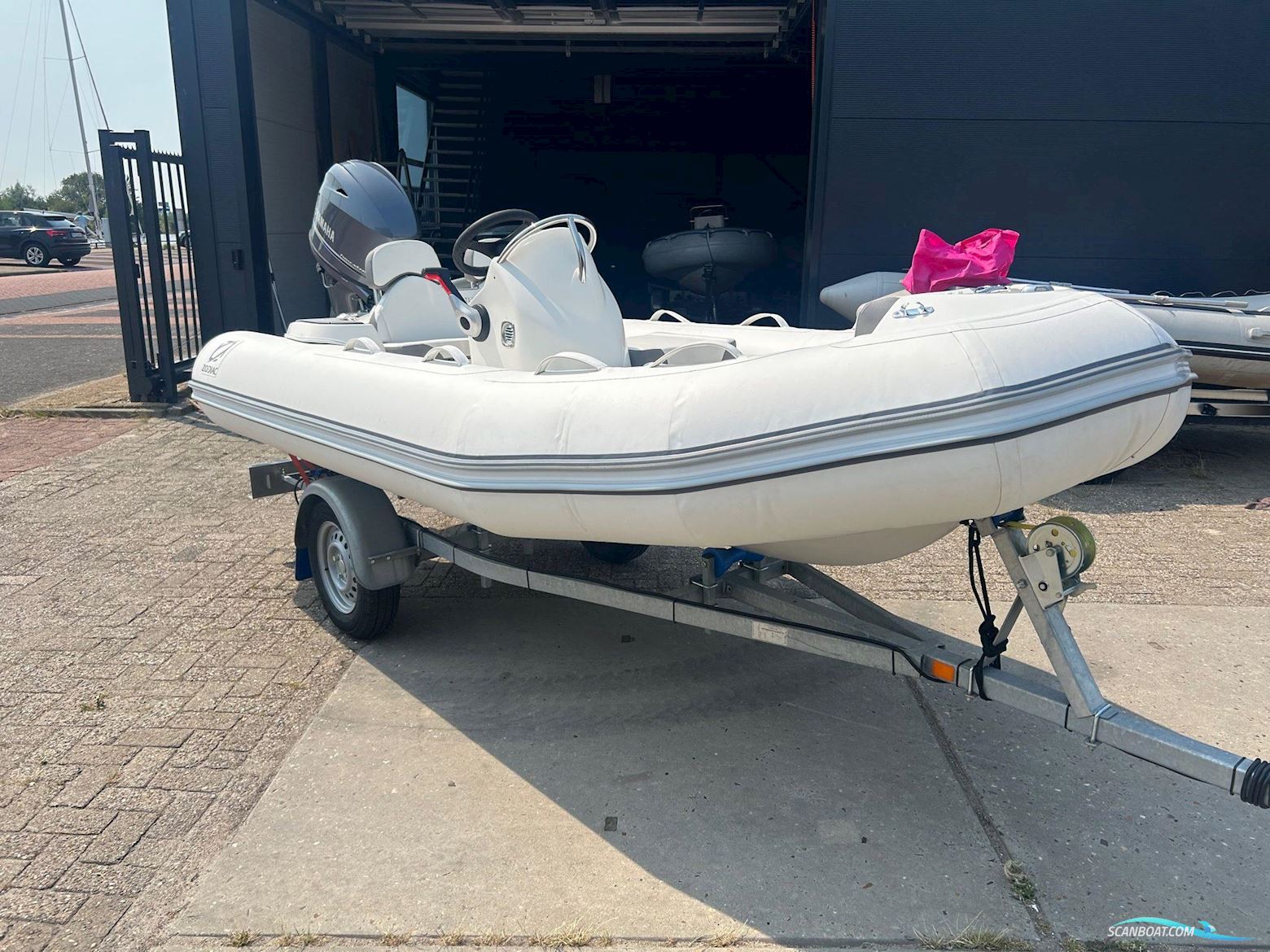 Zodiac L400DL Inflatable / Rib 2021, with Mercury engine, The Netherlands