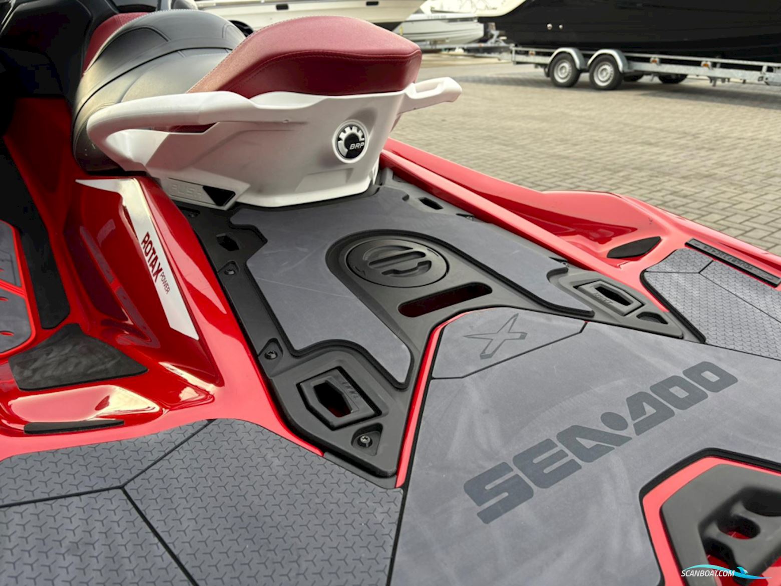 Sea Doo Rxt-X RS 325 + Trailer
