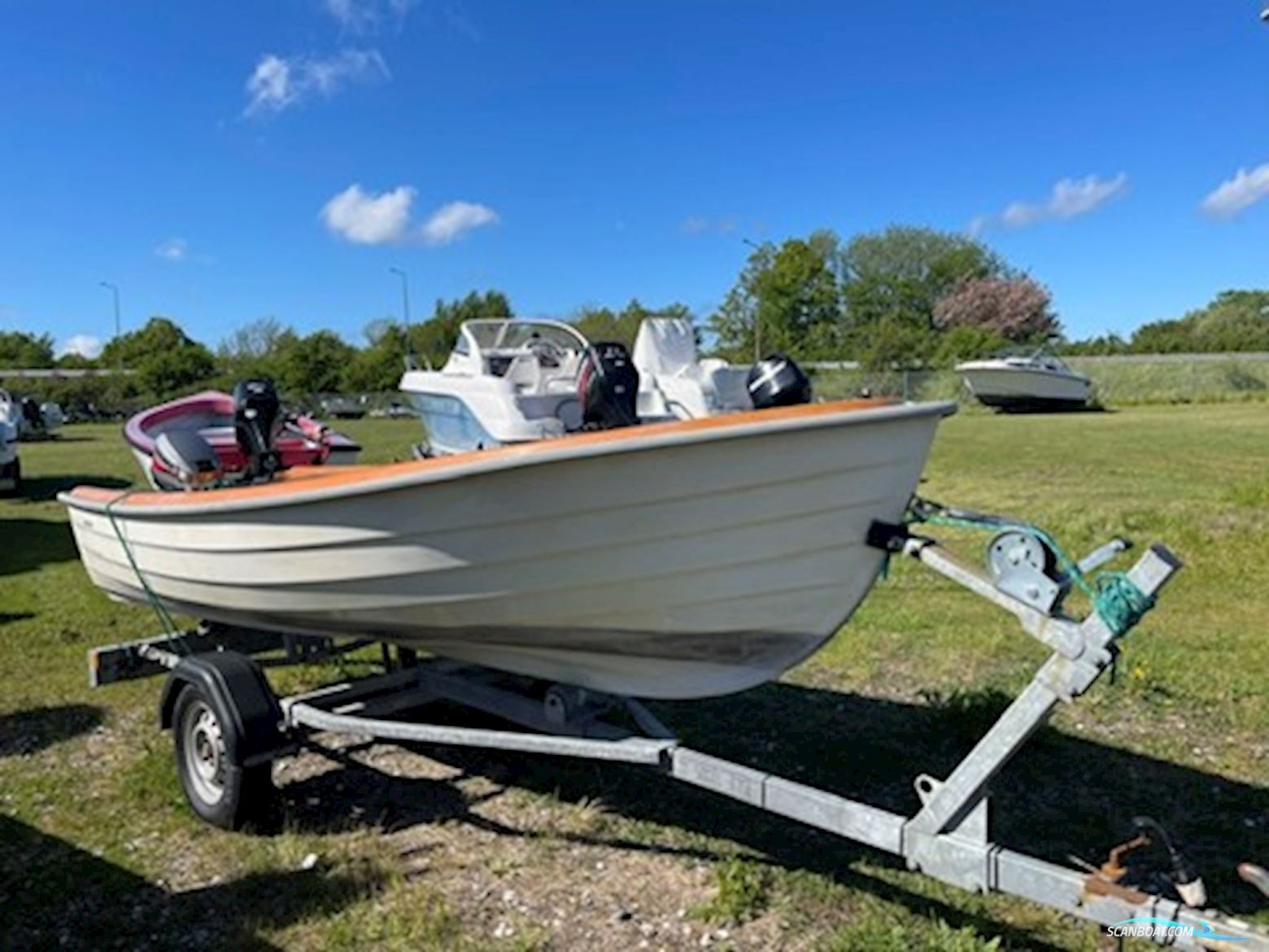 Askeladden Jolle Med Mariner 15 hk Samt Trailer