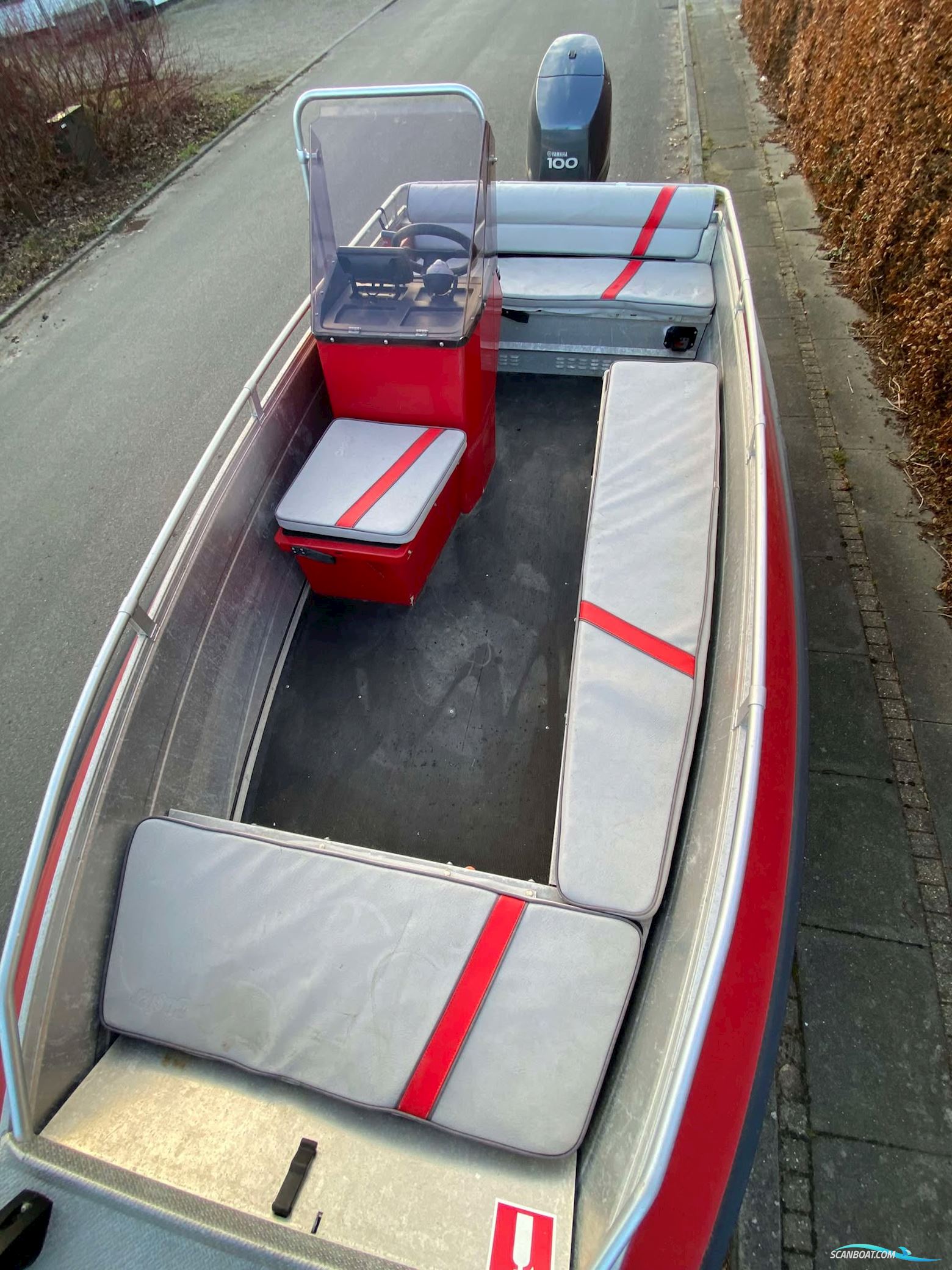 Buster L med 100 hk Yamaha