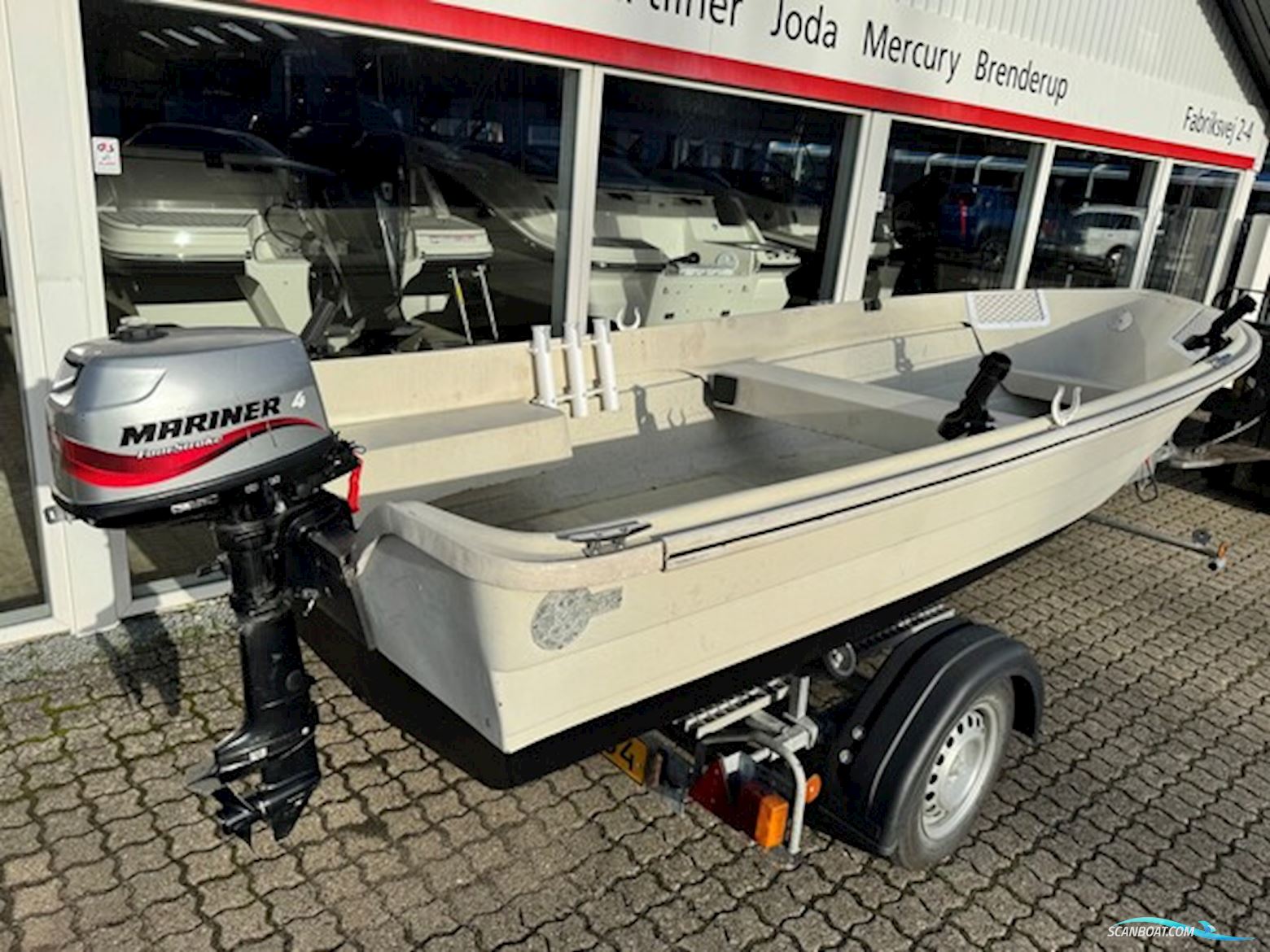 Mørbas 14 Jolle Med 4 hk Mariner 4-Takt og Brenderup 400 kg Bådtrailer.