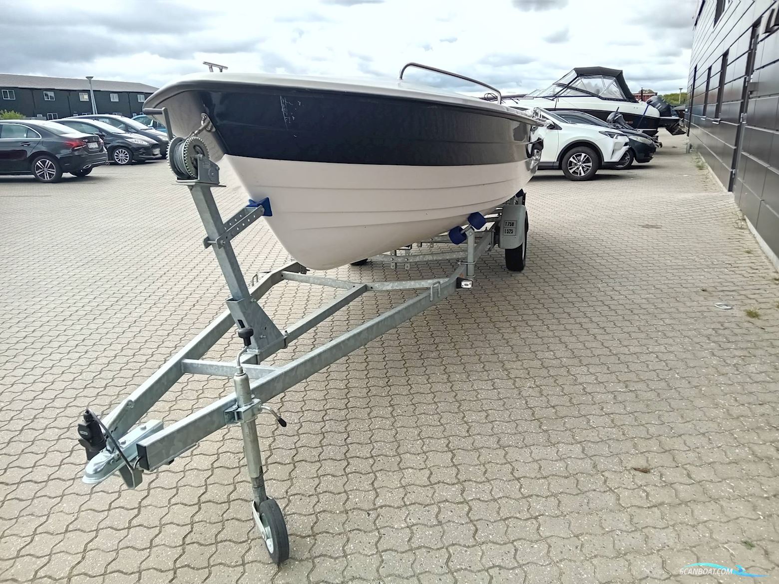 Nydam 550 m/ Yamaha F40