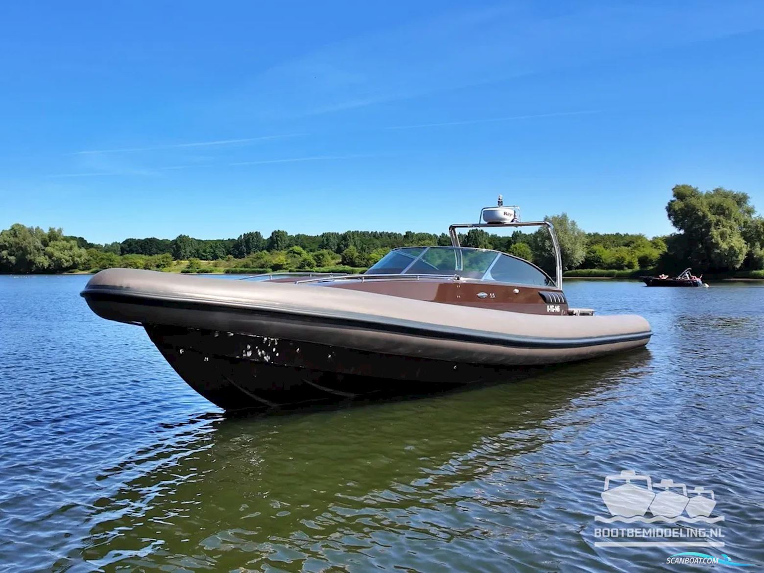 Arctic Blue 35 Cabin
