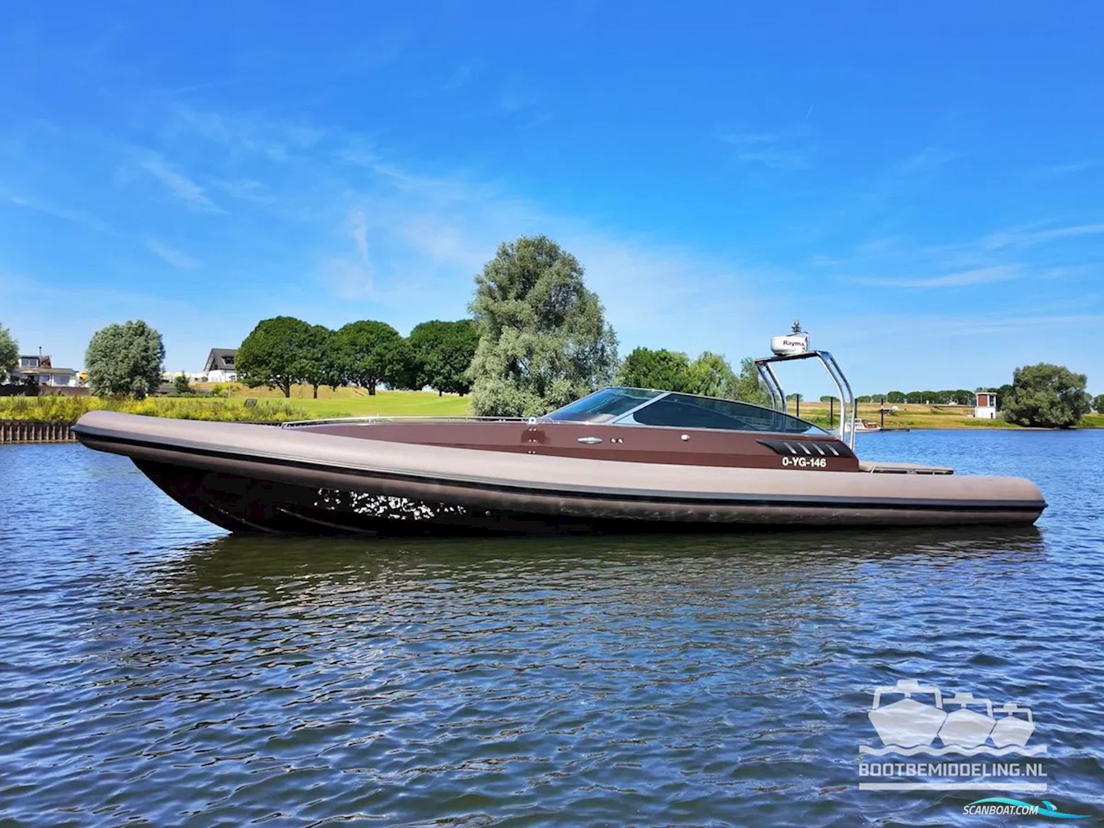 ARCTIC BLUE 37 Cabin