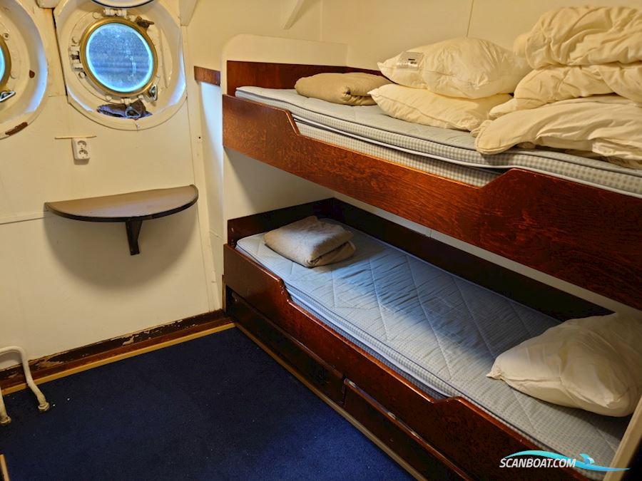 Passagerarskolmotorskepp M/S Origo Smyr