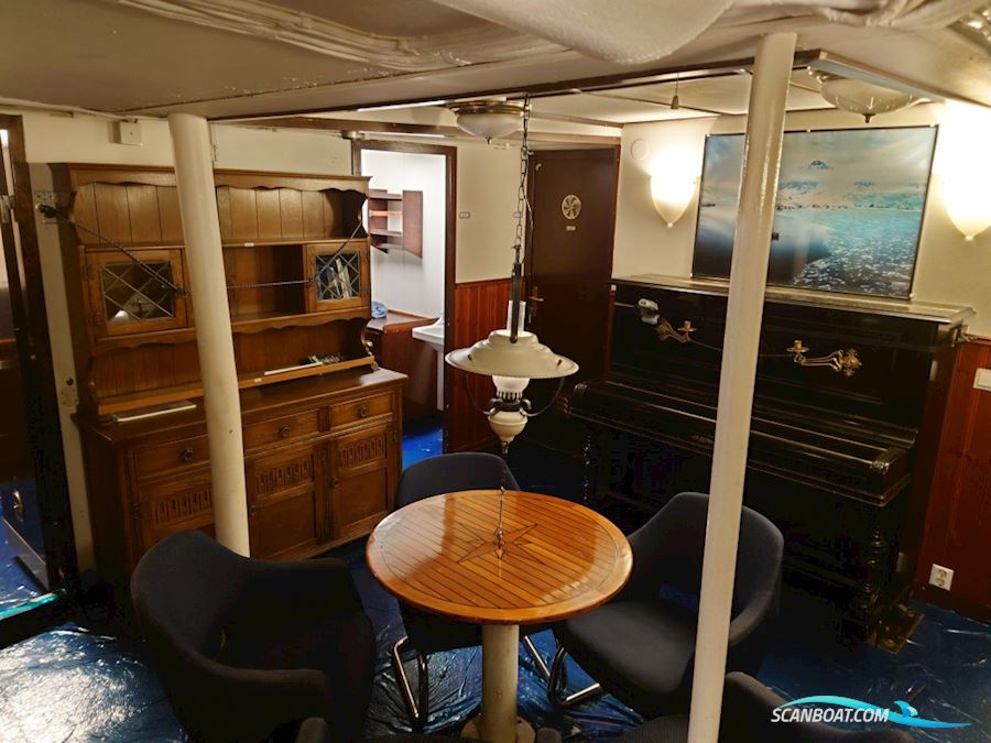 Passagerarskolmotorskepp M/S Origo Smyr