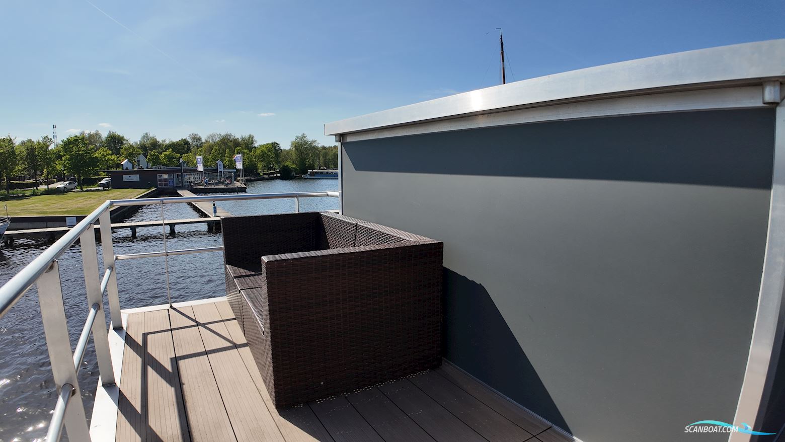 DL-Boats Houseboat