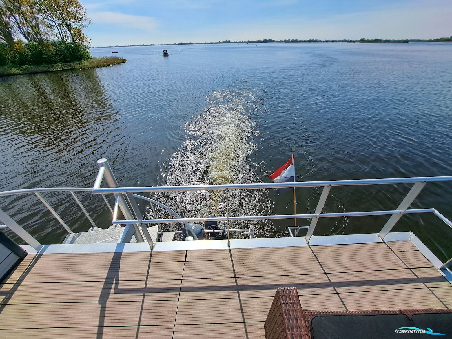 DL-Boats Houseboat