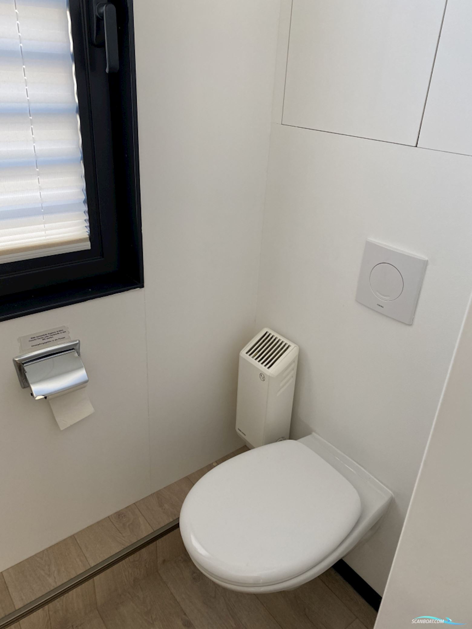 Floating 44-2