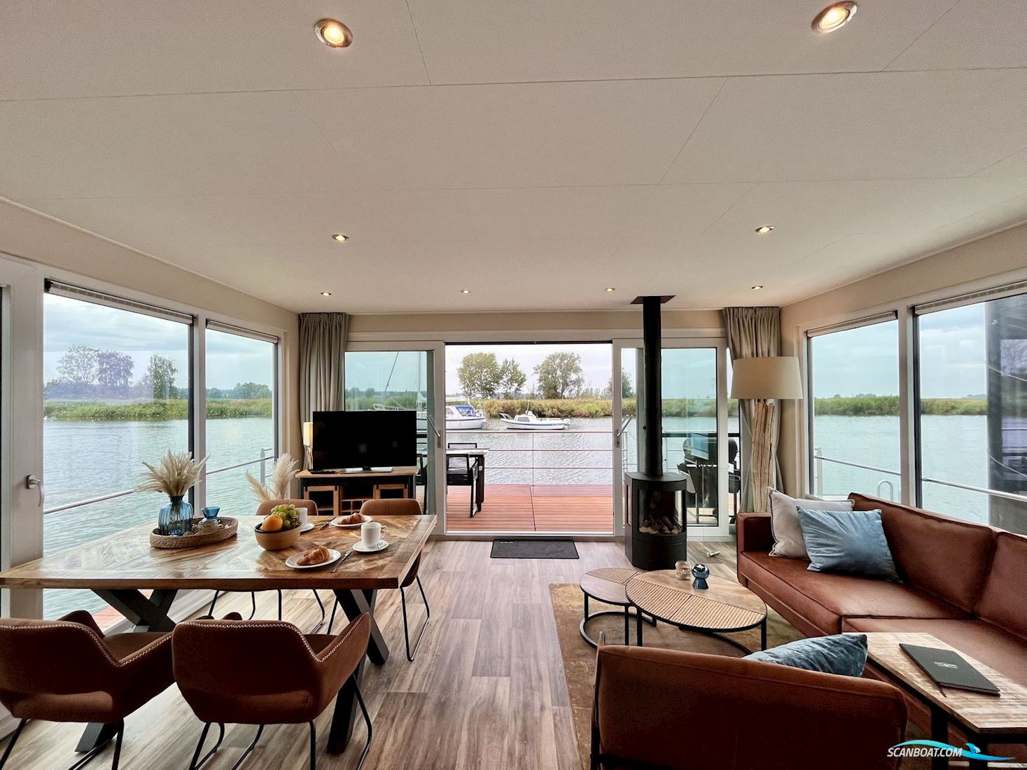 Floating House 44