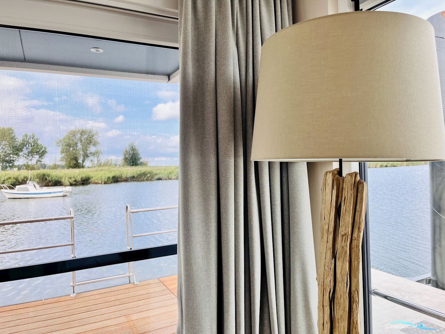 Floating House 44