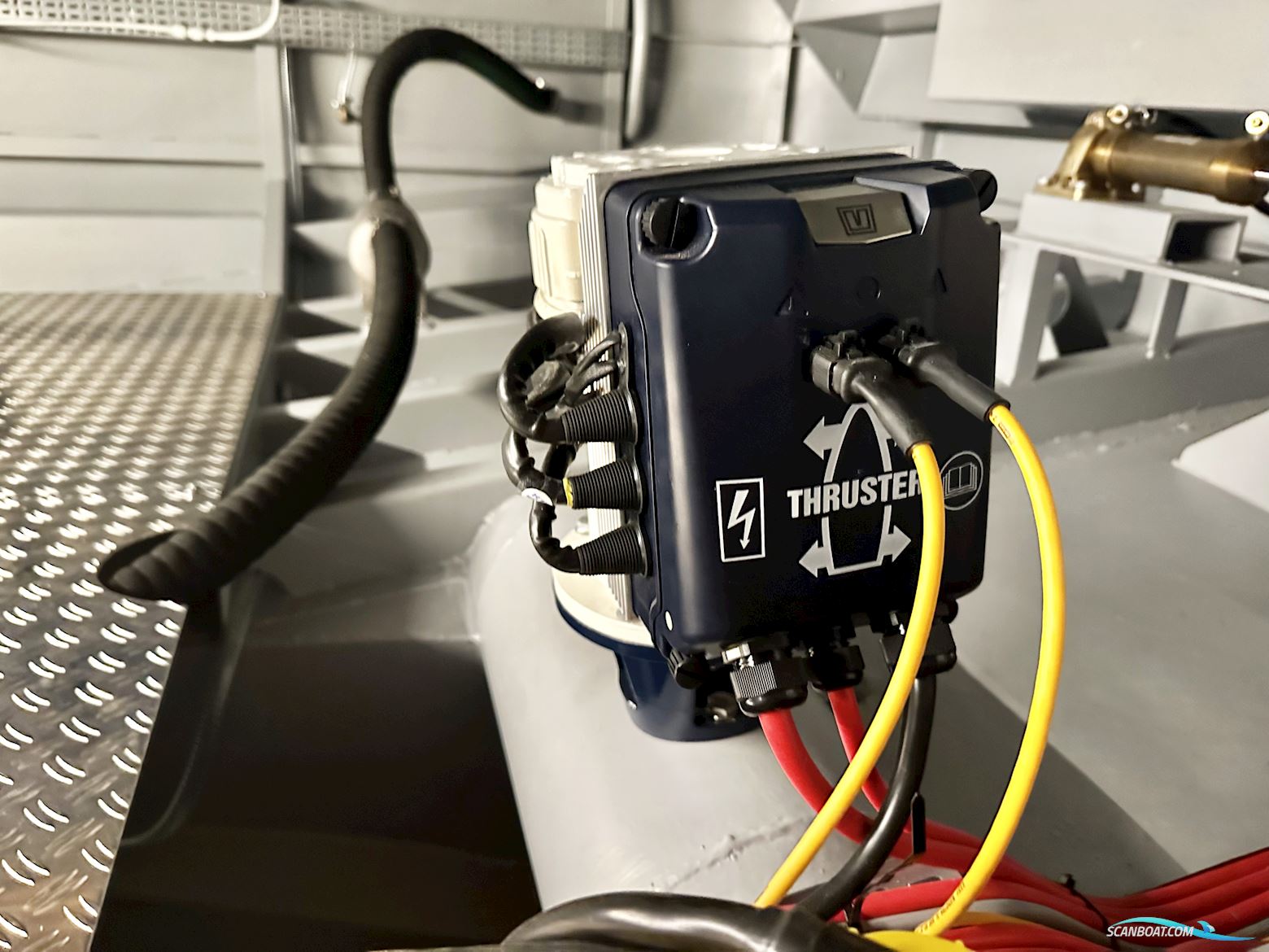 Homeship Vaarchalet 1250D Luxe Houseboat