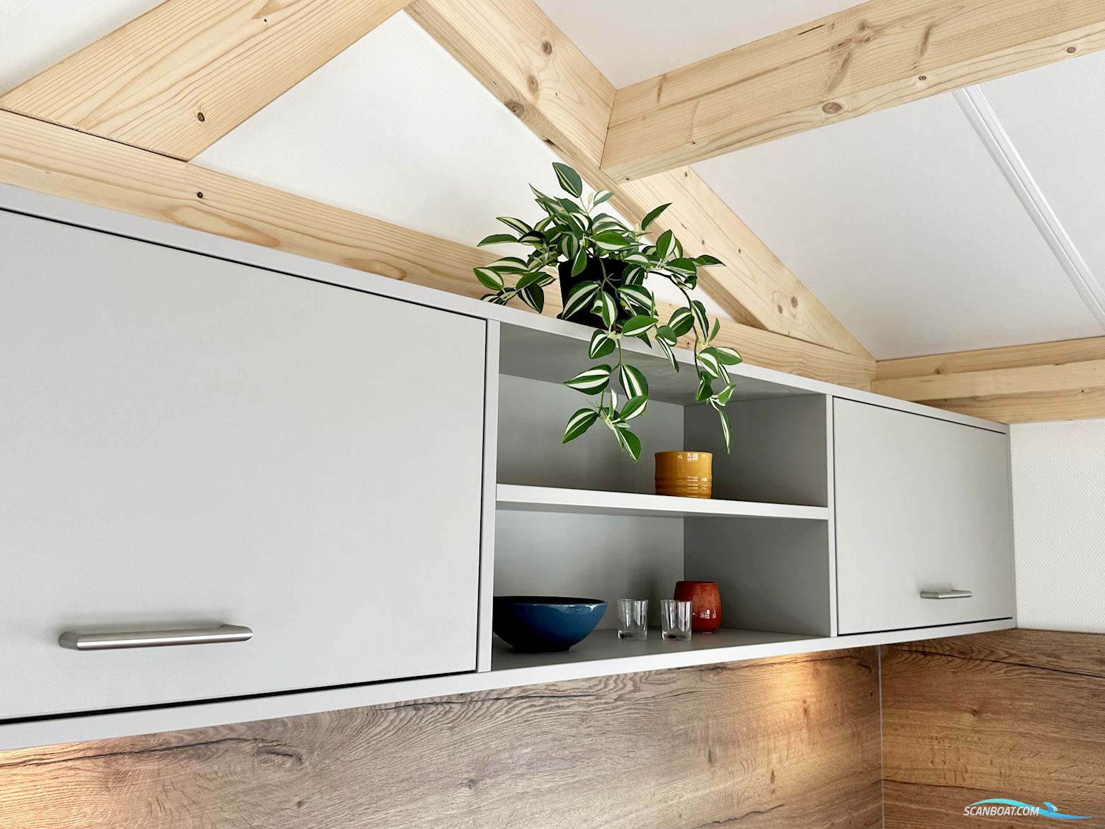 Homeship Vaarchalet 1250D Luxe Houseboat