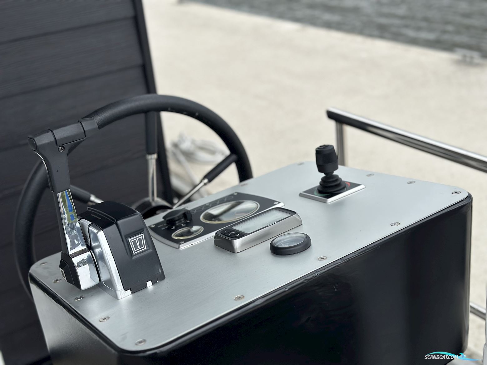 Homeship Vaarchalet 1250D Luxe Houseboat