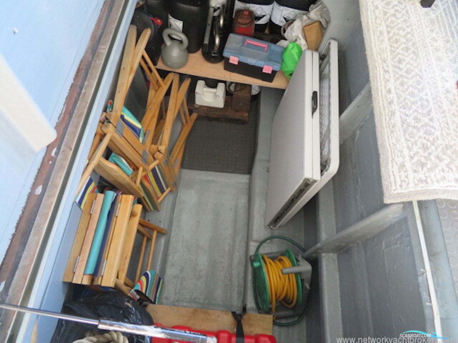 Houseboat Powercat 40 Converted to a