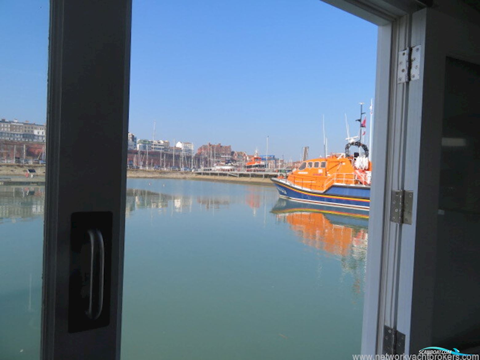 Houseboat Powercat 40 Converted to a