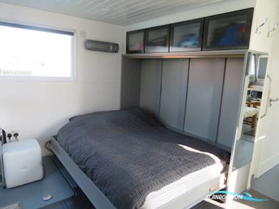 Houseboat Powercat 40 Converted to a Live a board / Riverboat 2009, United Kingdom