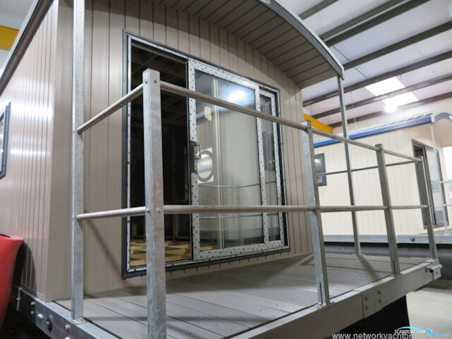 Houseboat River Pod 38