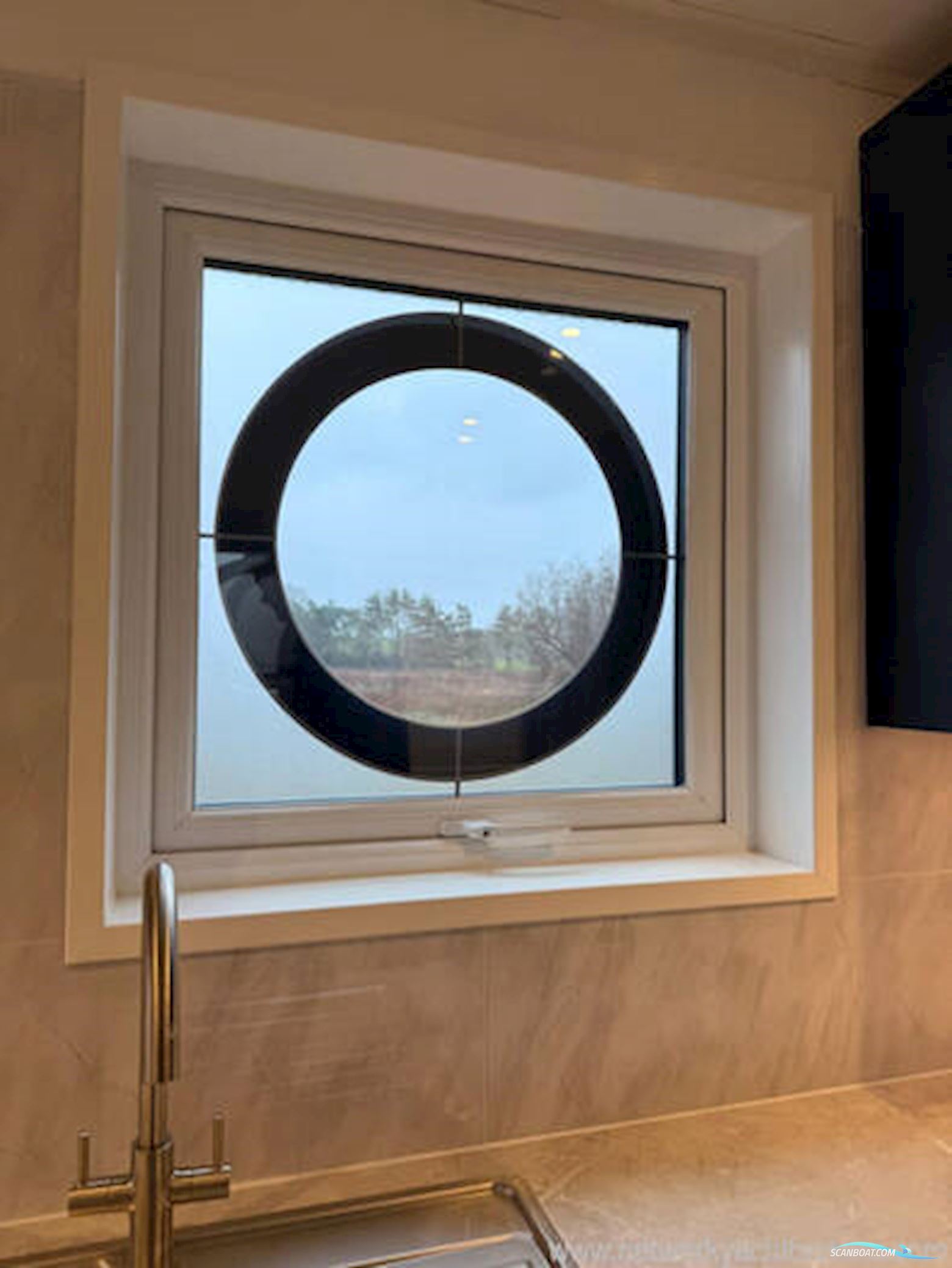 Houseboat River Pod 38