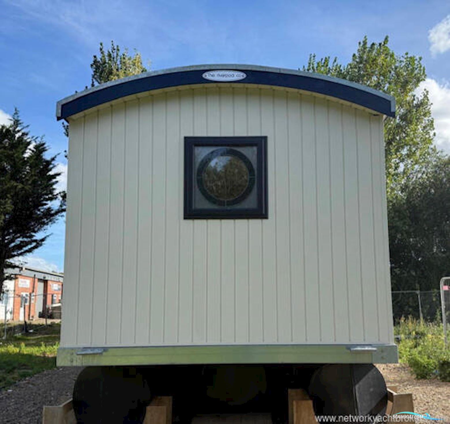 Houseboat River Pod 38