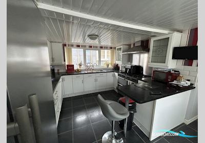 Houseboat Live a board / Riverboat 0, United Kingdom
