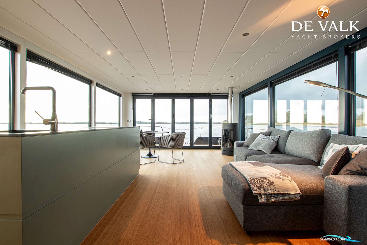 Houseboat Waterloft Luxemotor