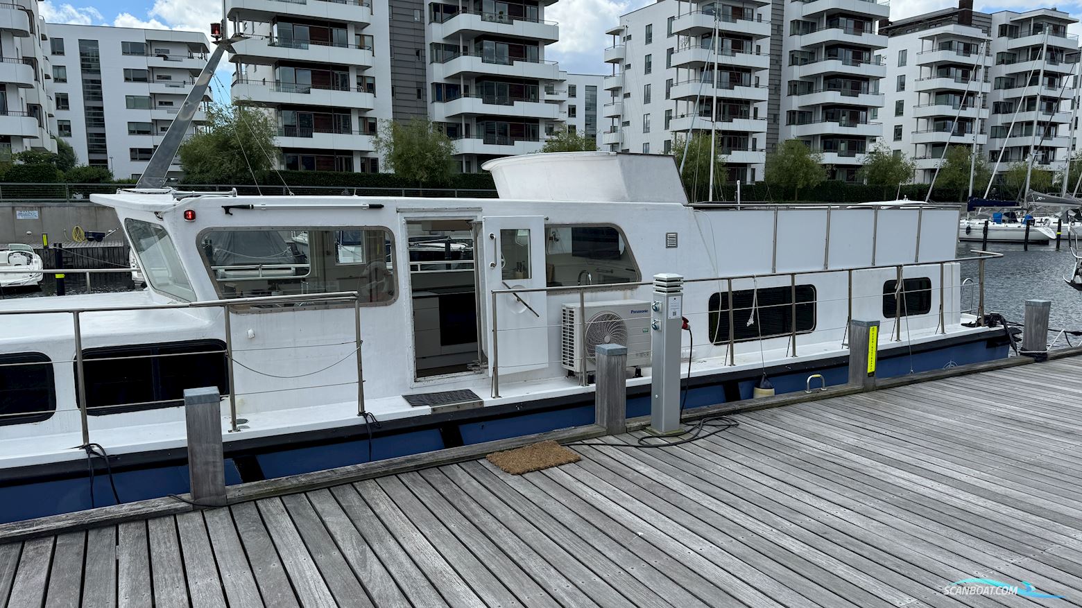 Husbåd i Tuborg Havn