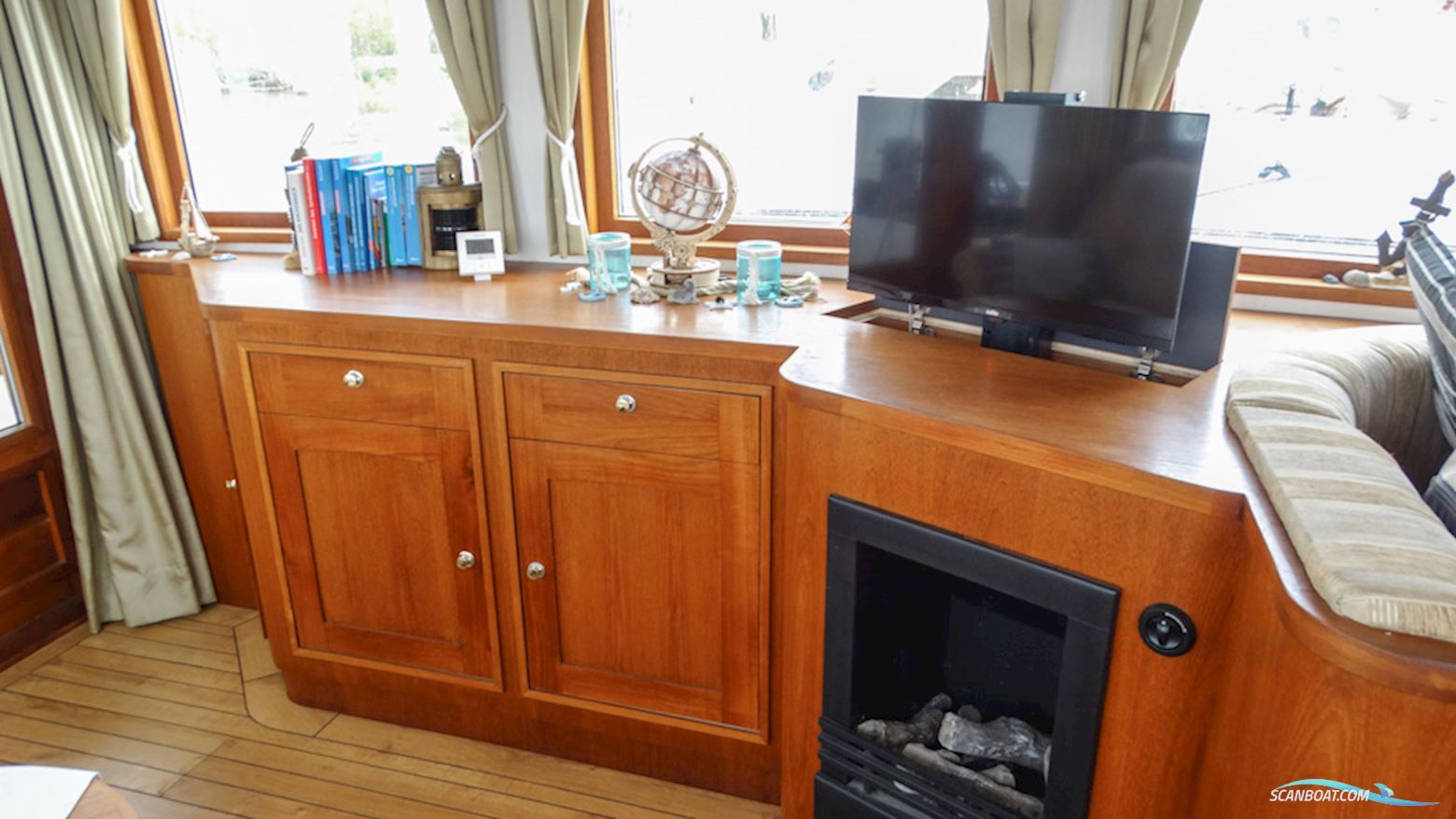 Luxe Motor 16.20 Deckhouse
