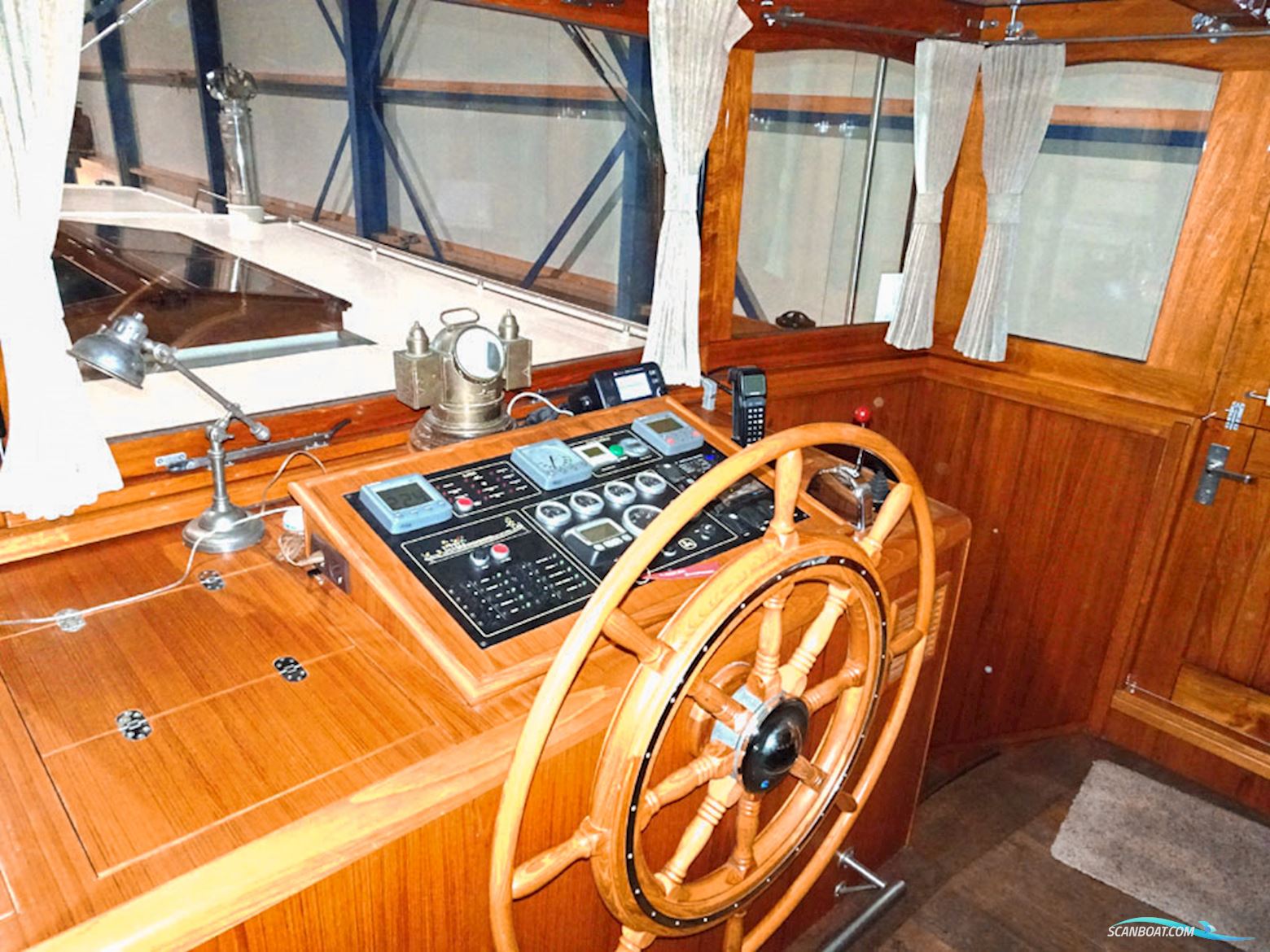 Luxe Motor Cruise 19.75