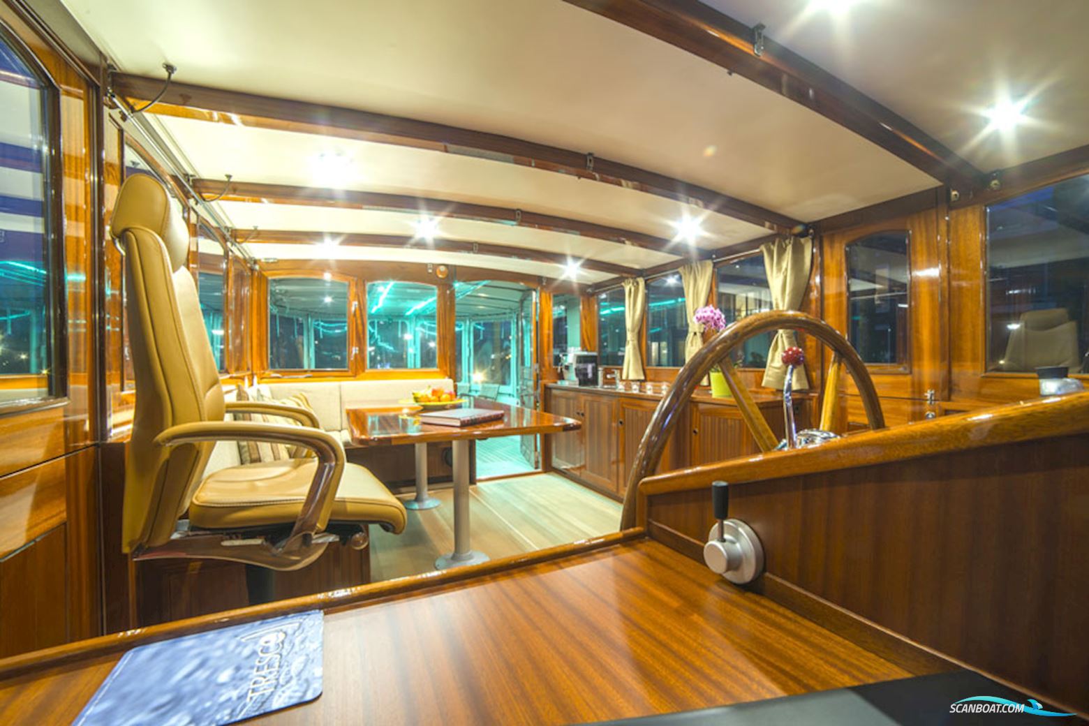 Luxe Motor Cruise 19.75